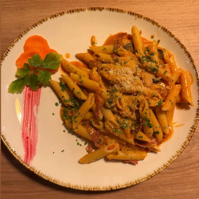 Penne Boscaiola an Tomatenrahmsauce